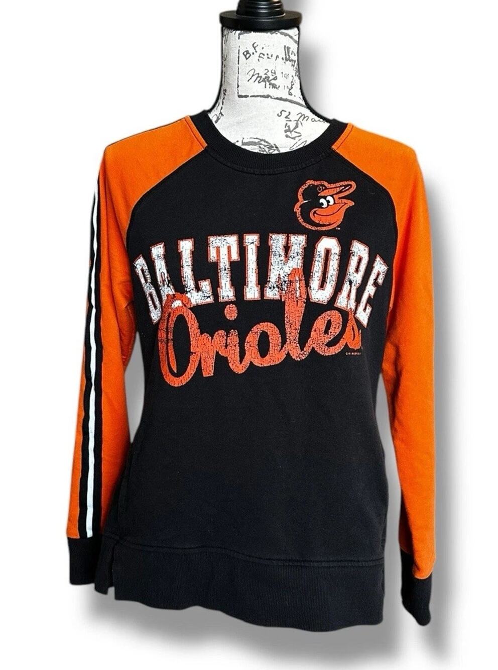 G-III 4Her Carl Banks Long Sleeve MLB Baltimore Orioles Pocket Crewneck Medium